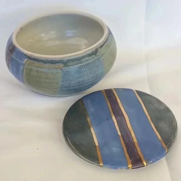 Authentic Lisa Koch studio art pottery dish with lid signed - Picture 2 of 7